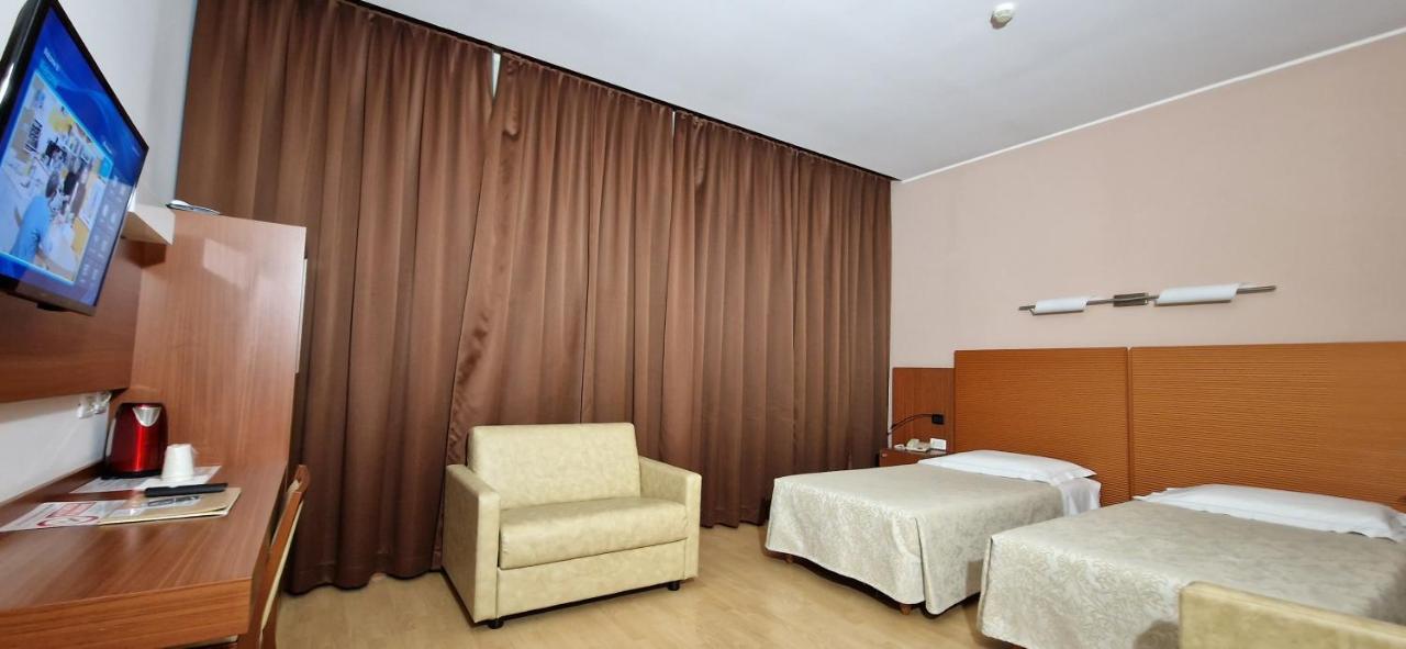 Bella Italia Palace Hotel Novara Exteriör bild