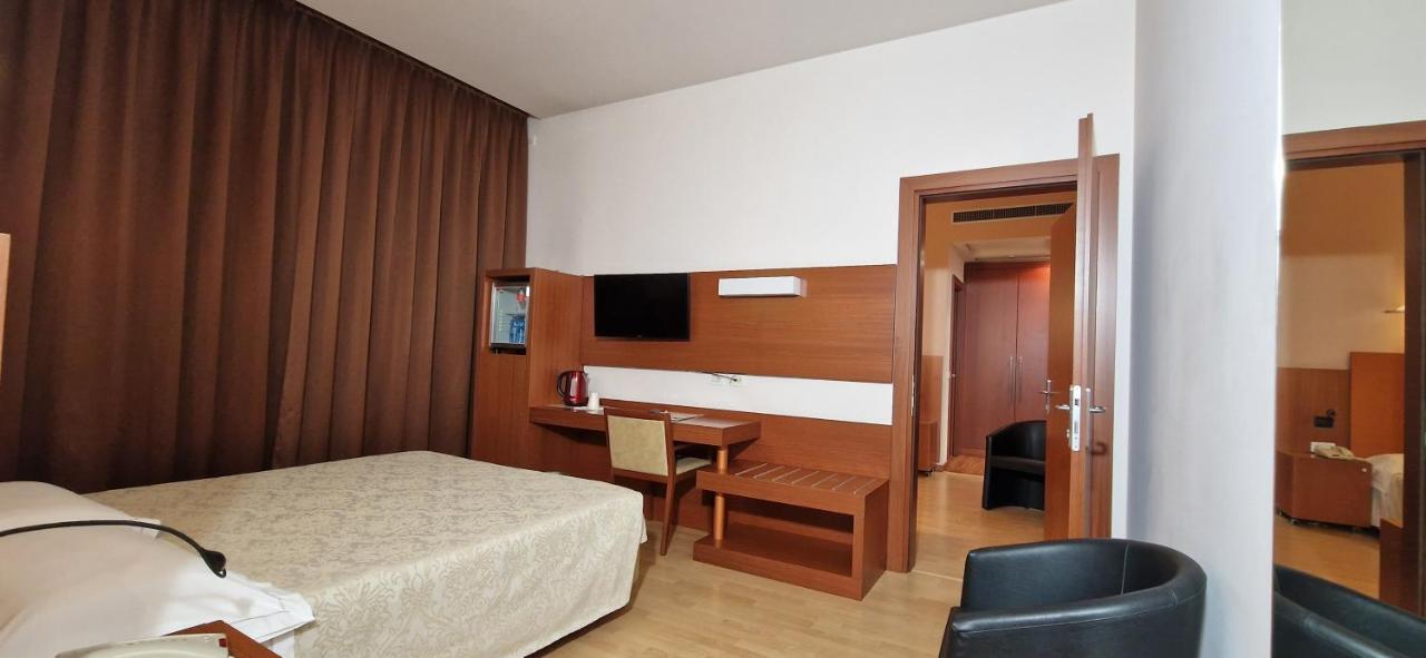 Bella Italia Palace Hotel Novara Exteriör bild
