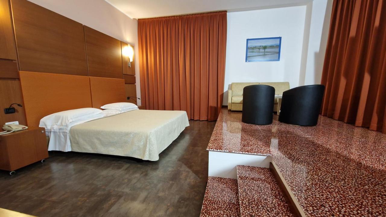 Bella Italia Palace Hotel Novara Exteriör bild