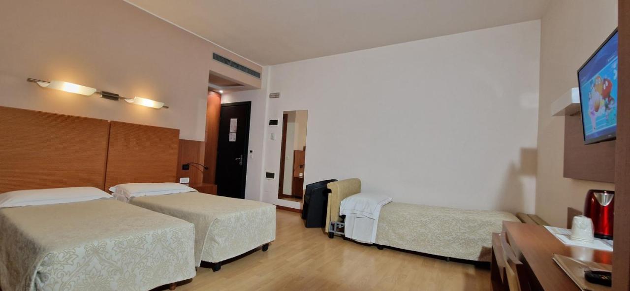 Bella Italia Palace Hotel Novara Exteriör bild