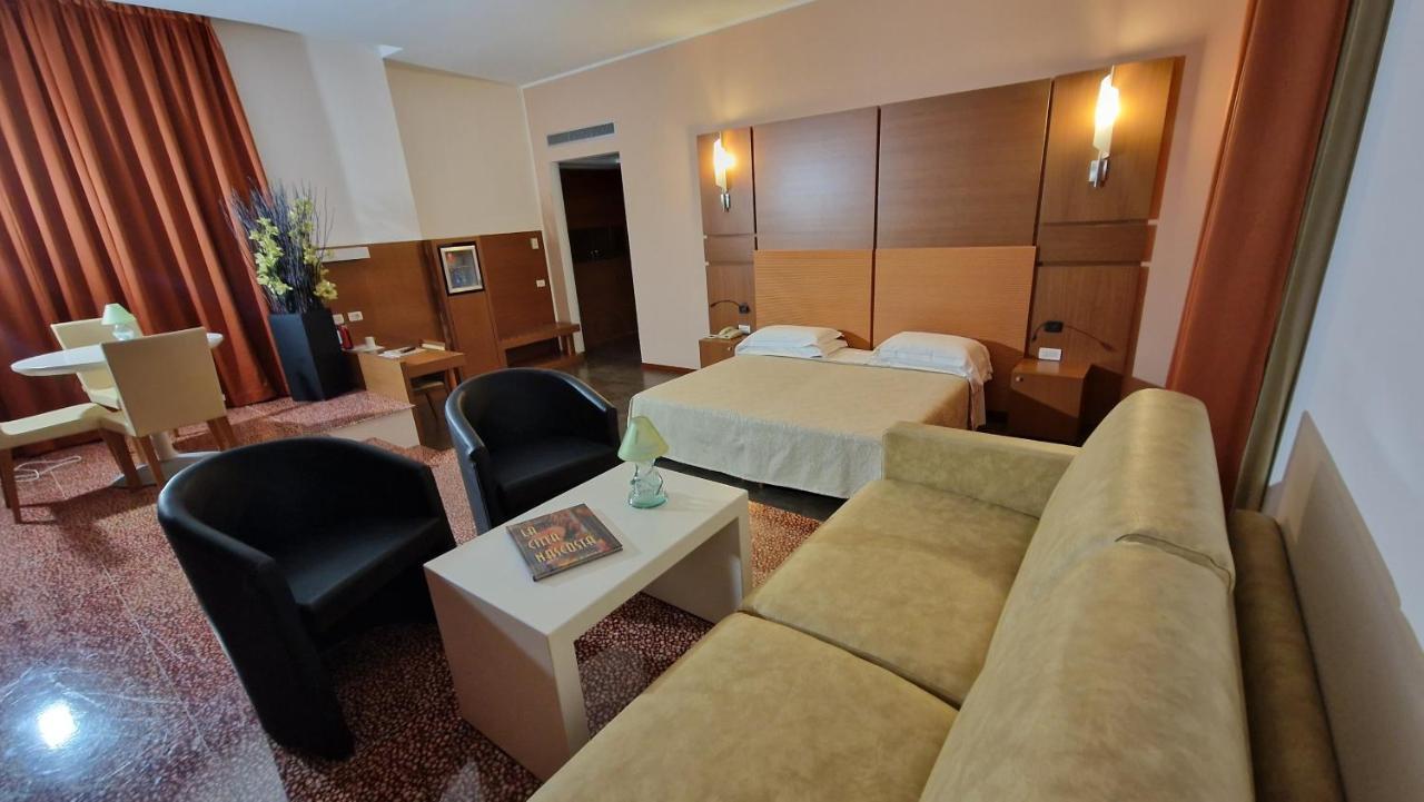 Bella Italia Palace Hotel Novara Exteriör bild