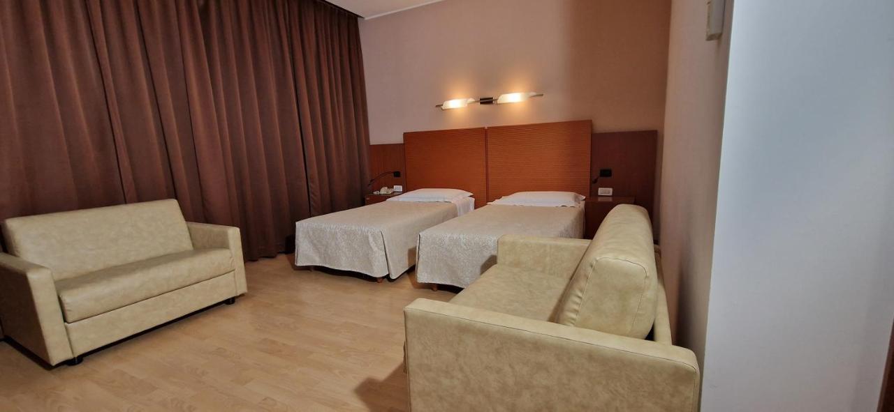 Bella Italia Palace Hotel Novara Exteriör bild