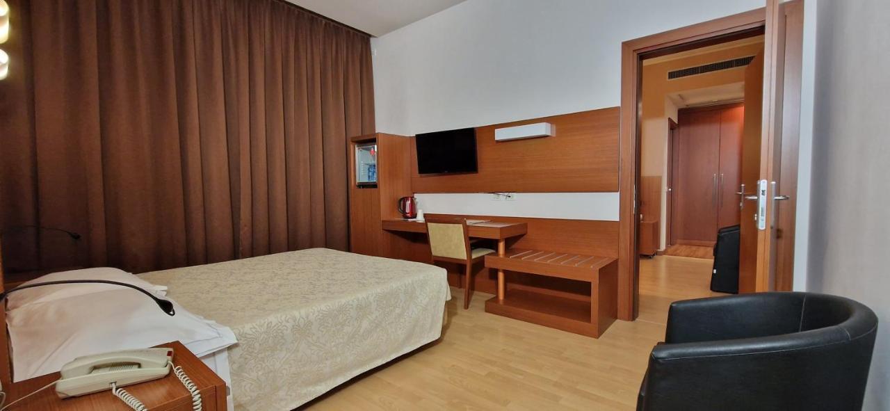 Bella Italia Palace Hotel Novara Exteriör bild
