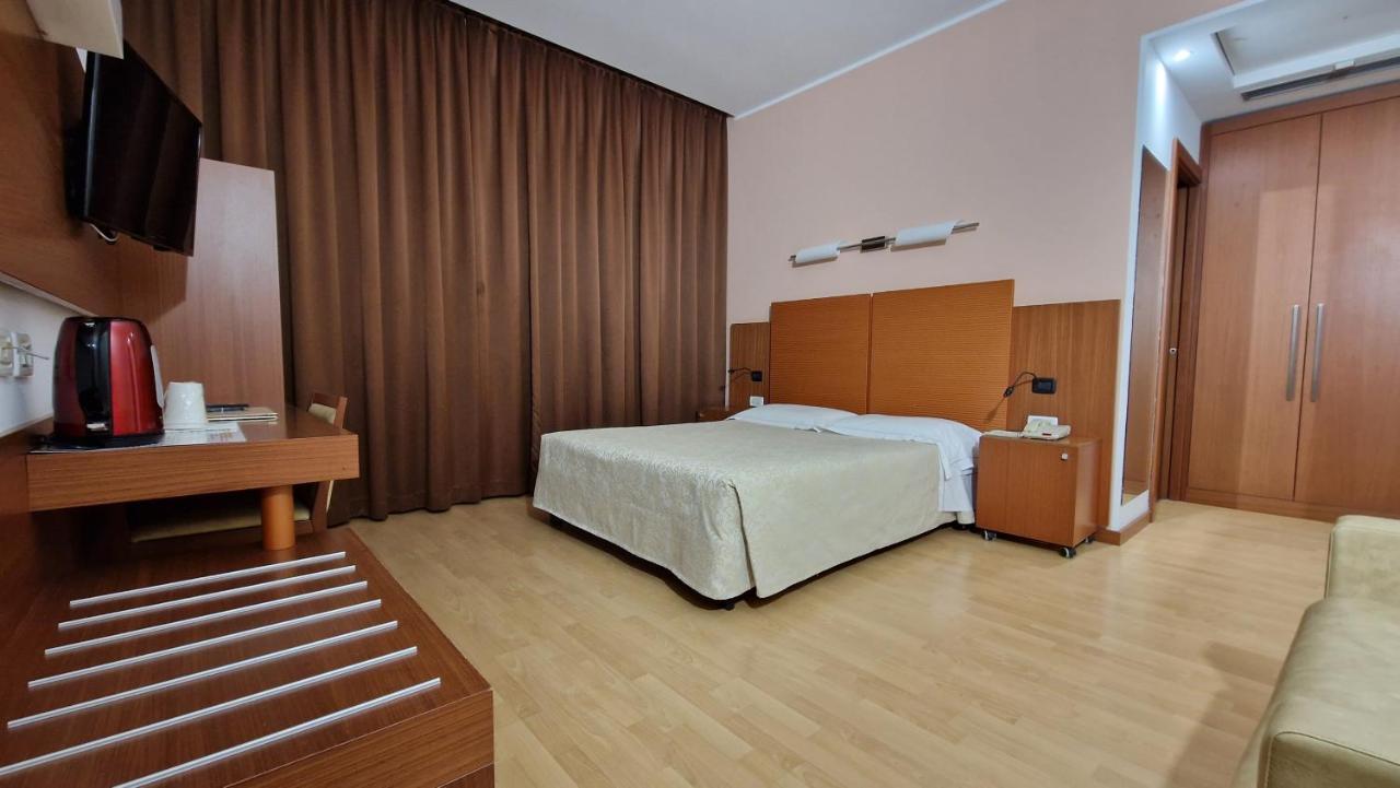 Bella Italia Palace Hotel Novara Exteriör bild
