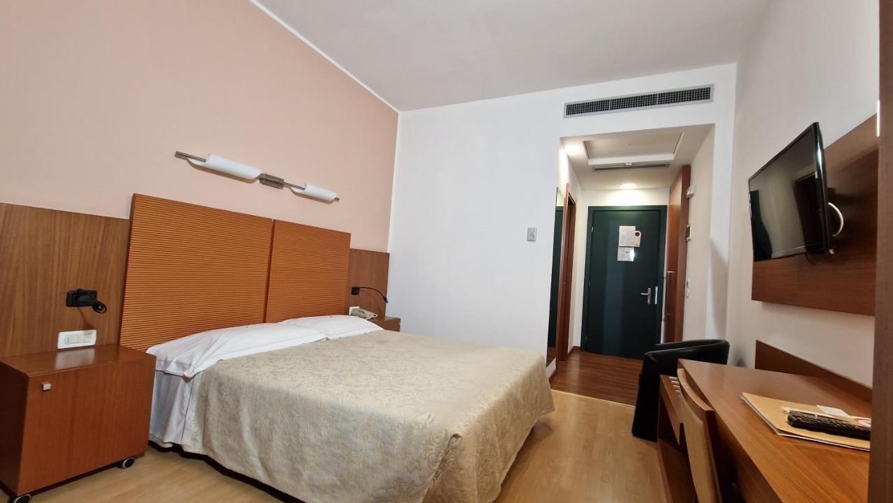 Bella Italia Palace Hotel Novara Exteriör bild