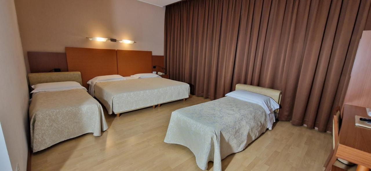 Bella Italia Palace Hotel Novara Exteriör bild