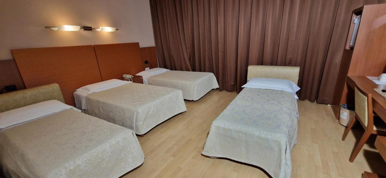 Bella Italia Palace Hotel Novara Exteriör bild