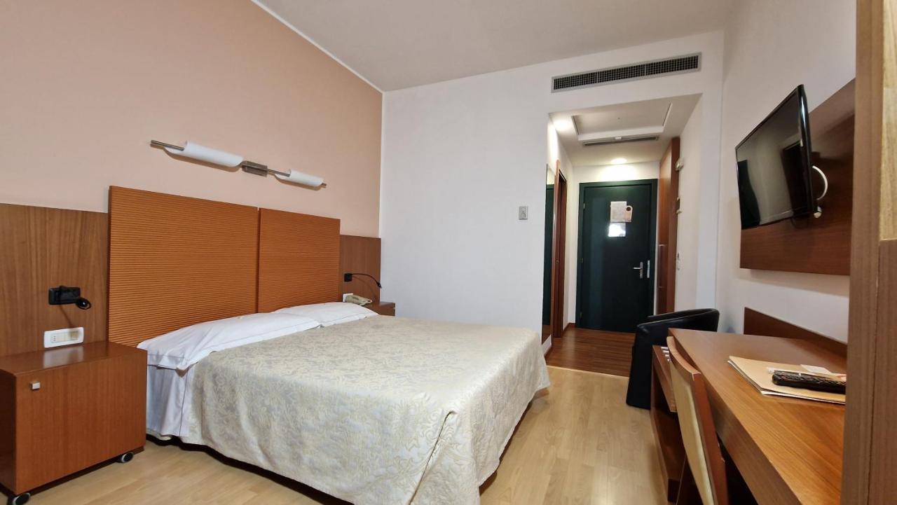 Bella Italia Palace Hotel Novara Exteriör bild