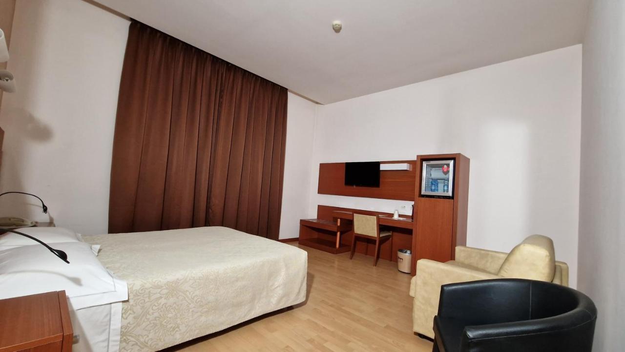 Bella Italia Palace Hotel Novara Exteriör bild