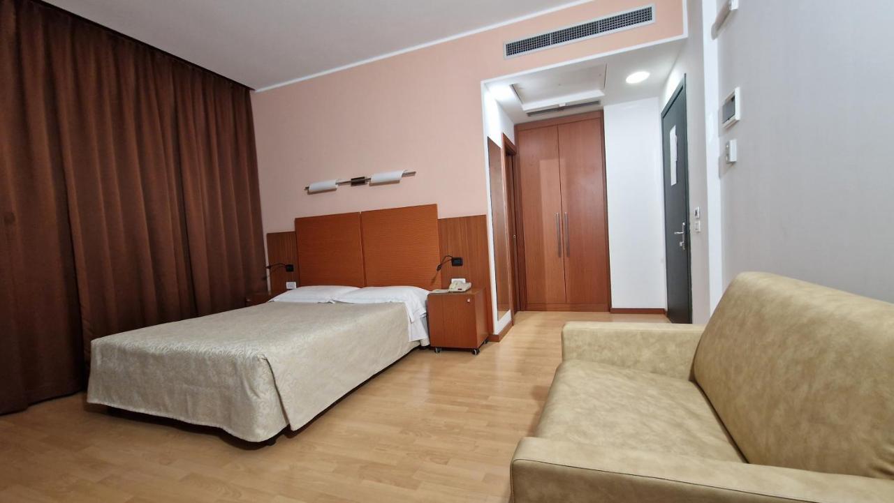 Bella Italia Palace Hotel Novara Exteriör bild