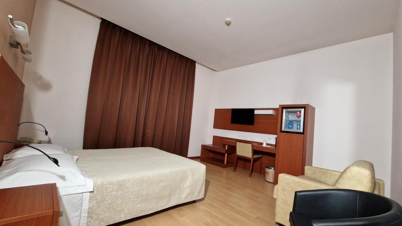 Bella Italia Palace Hotel Novara Exteriör bild