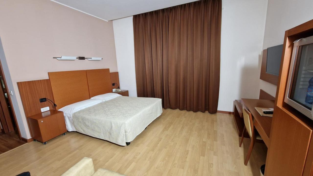 Bella Italia Palace Hotel Novara Exteriör bild