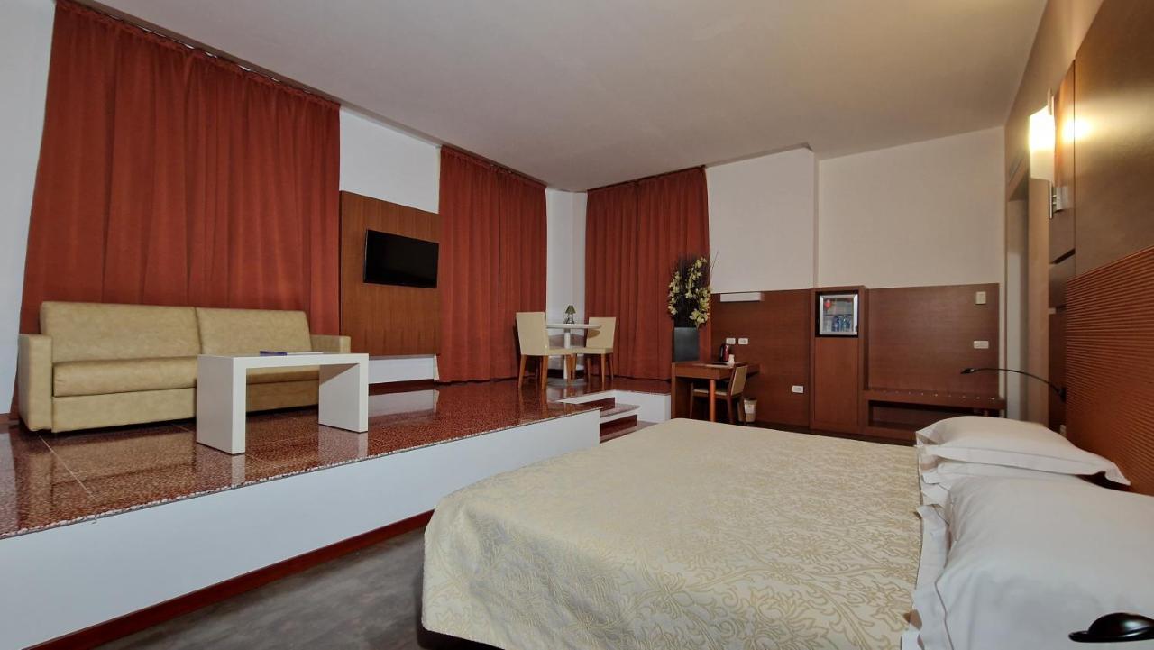 Bella Italia Palace Hotel Novara Exteriör bild