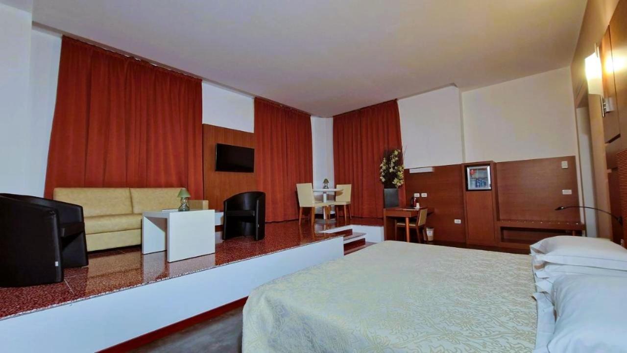 Bella Italia Palace Hotel Novara Exteriör bild
